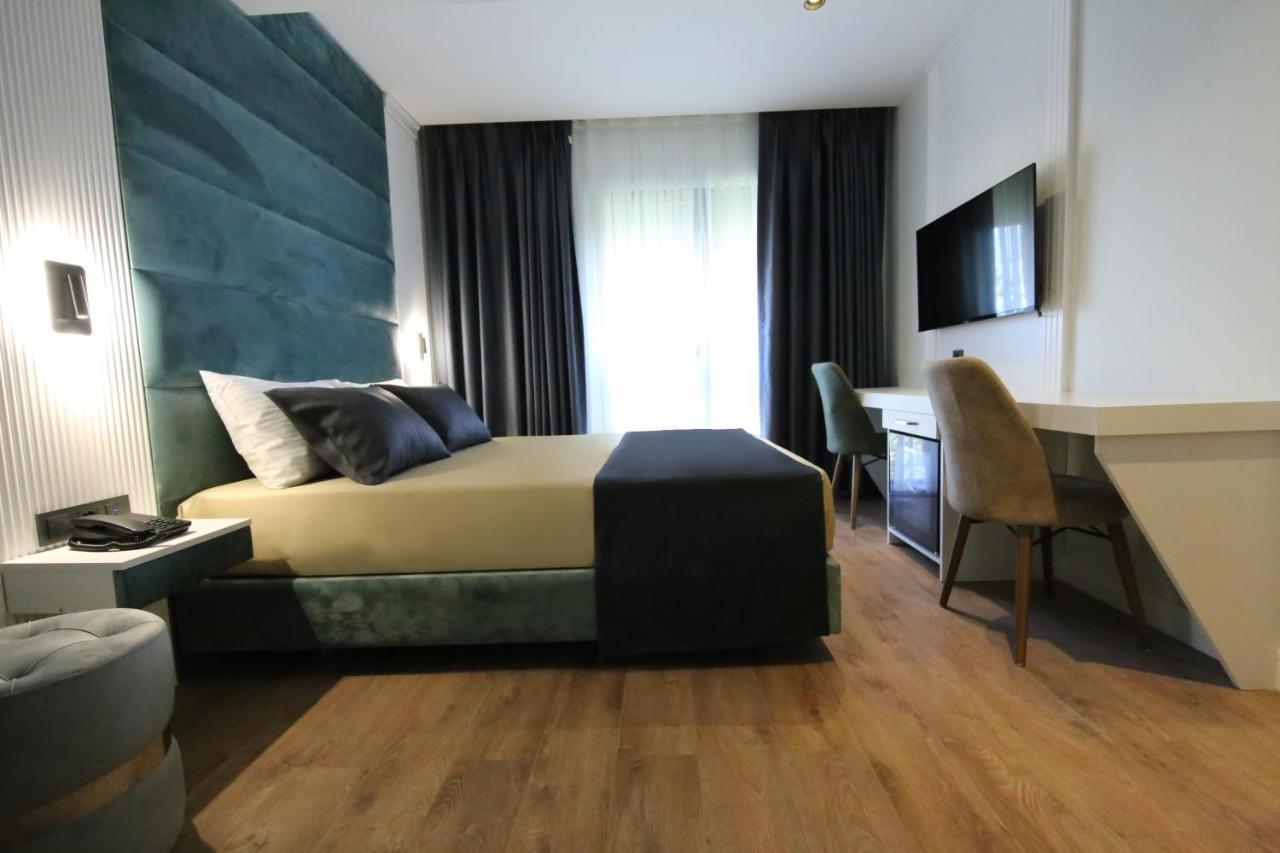 Axu Airport Hotel Arnavutkoy Extérieur photo A room at the hotel