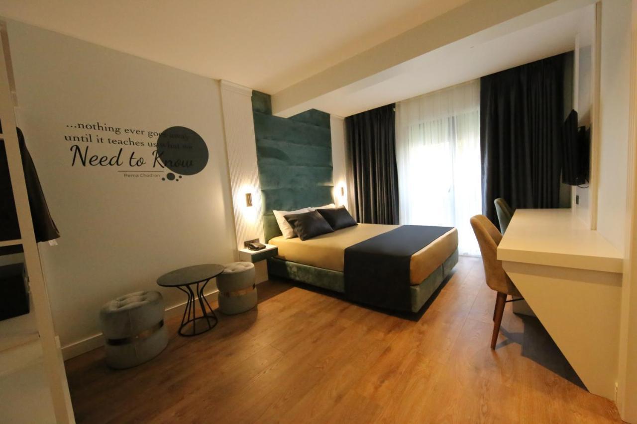 Axu Airport Hotel Arnavutkoy Extérieur photo A room at the hotel