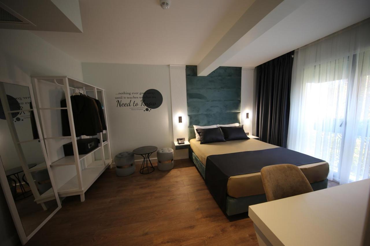 Axu Airport Hotel Arnavutkoy Extérieur photo A room at Hotel Le Soleil