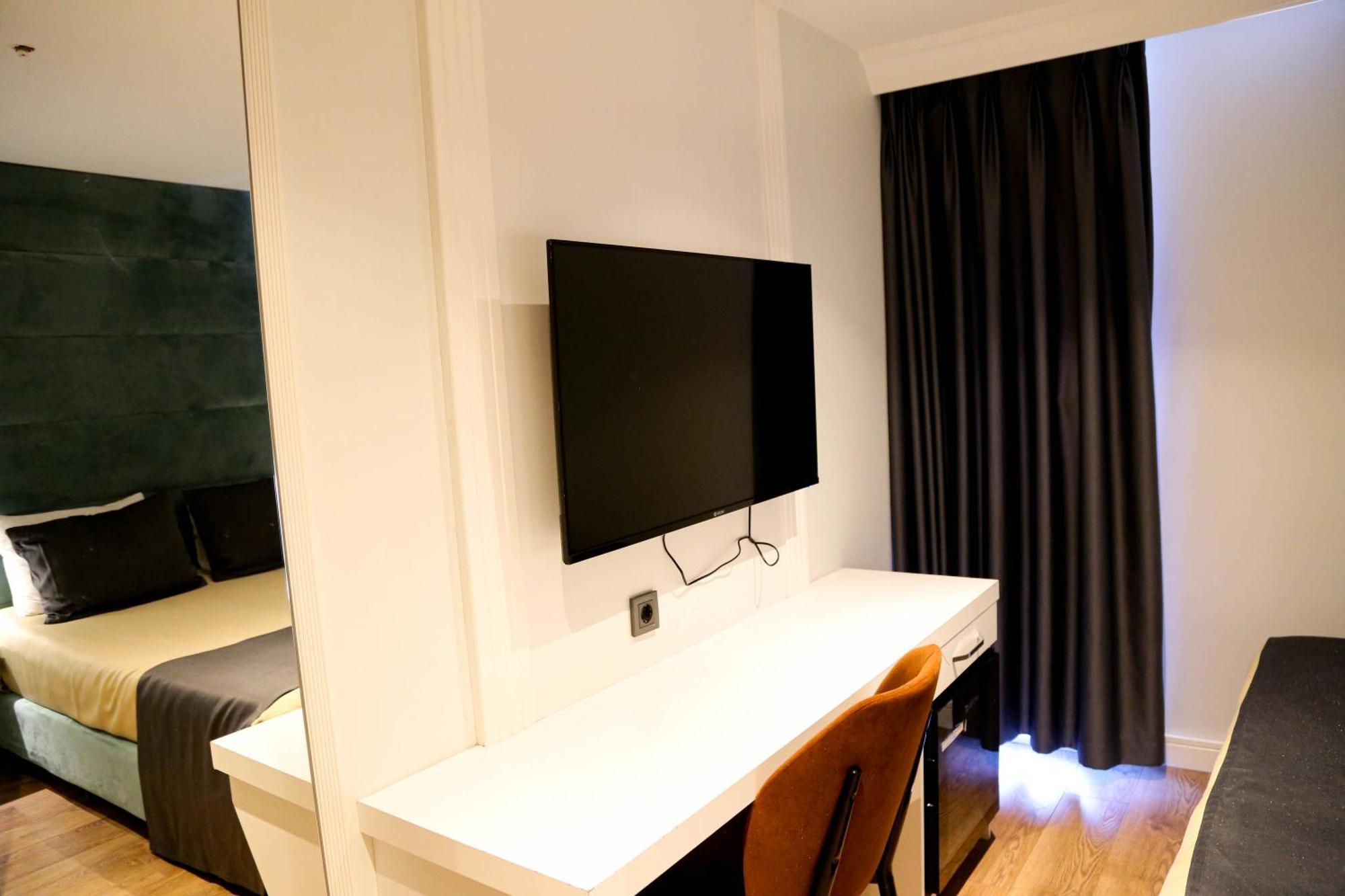 Axu Airport Hotel Arnavutkoy Extérieur photo A room at the hotel
