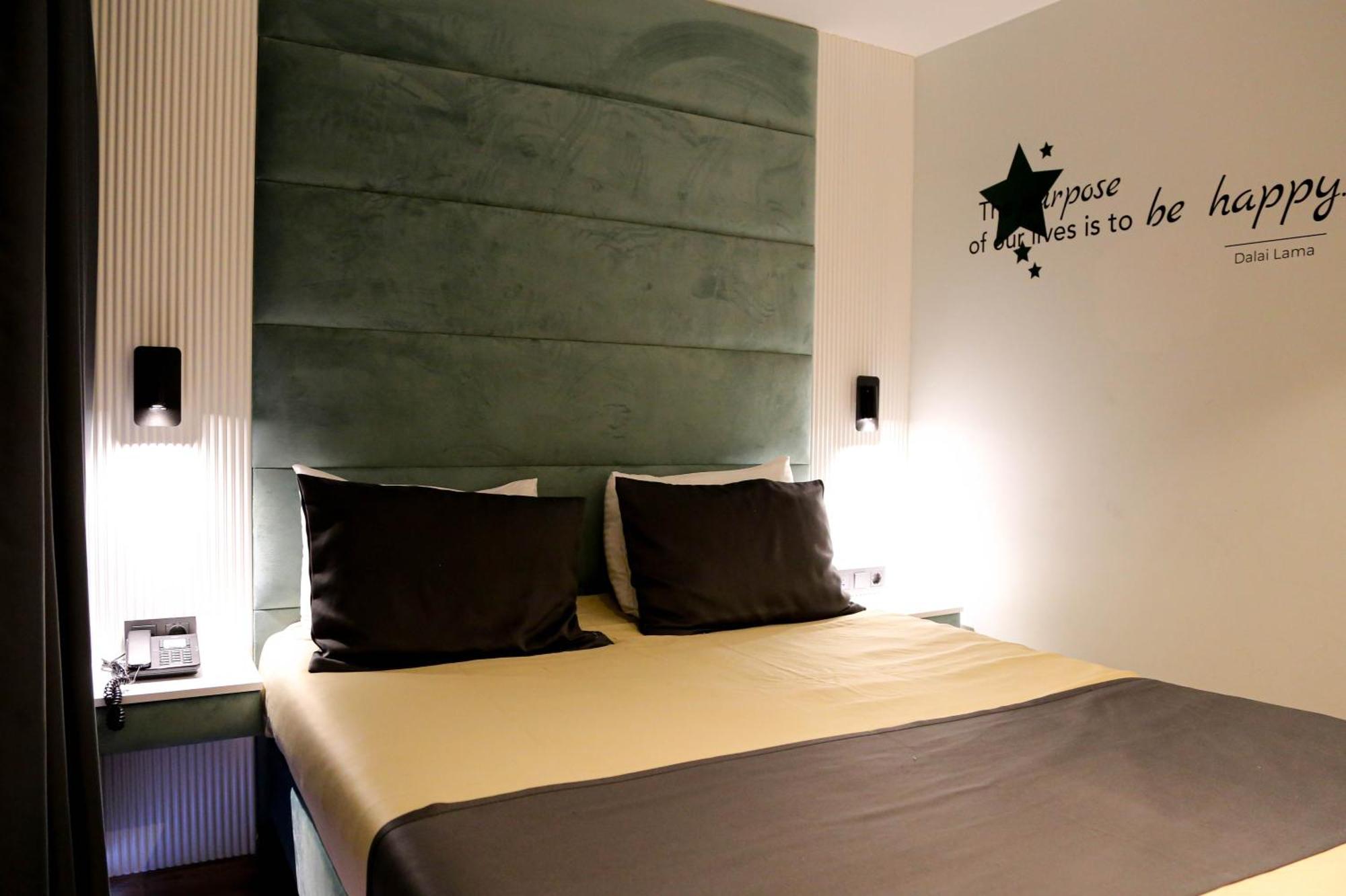 Axu Airport Hotel Arnavutkoy Extérieur photo A room at the hotel