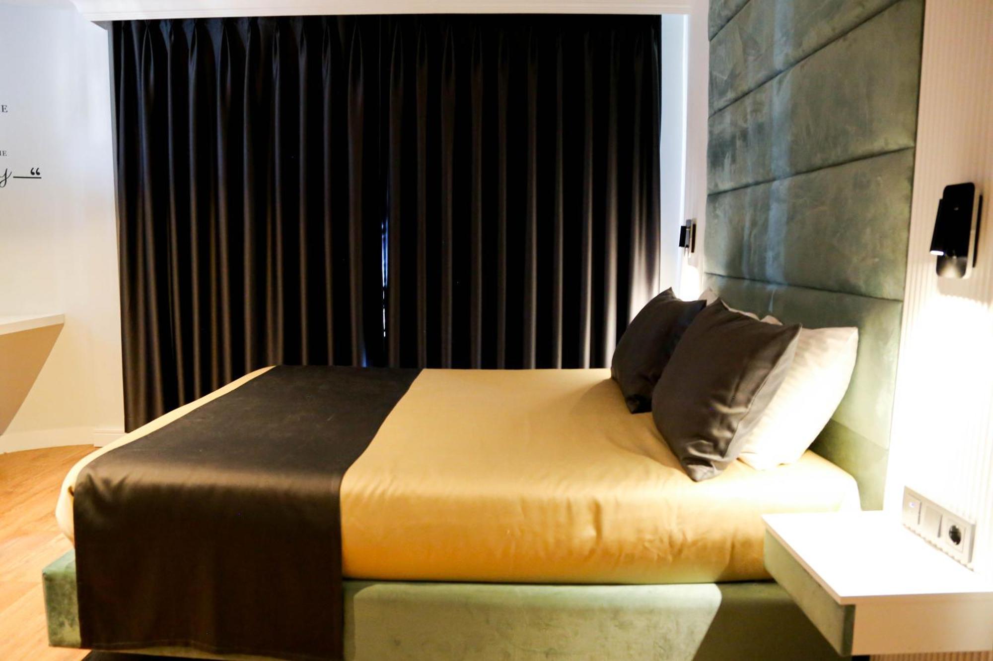 Axu Airport Hotel Arnavutkoy Extérieur photo A bedroom at the hotel