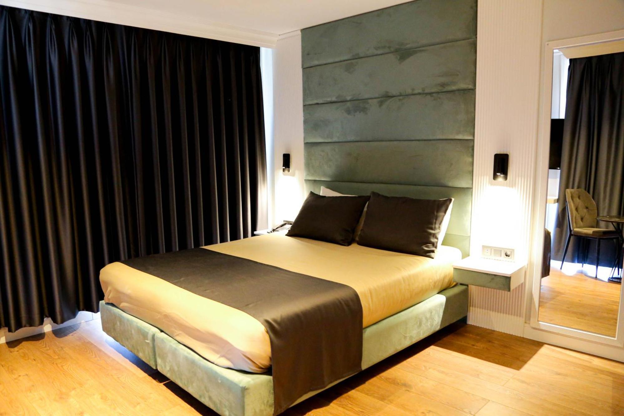Axu Airport Hotel Arnavutkoy Extérieur photo A bedroom at the hotel