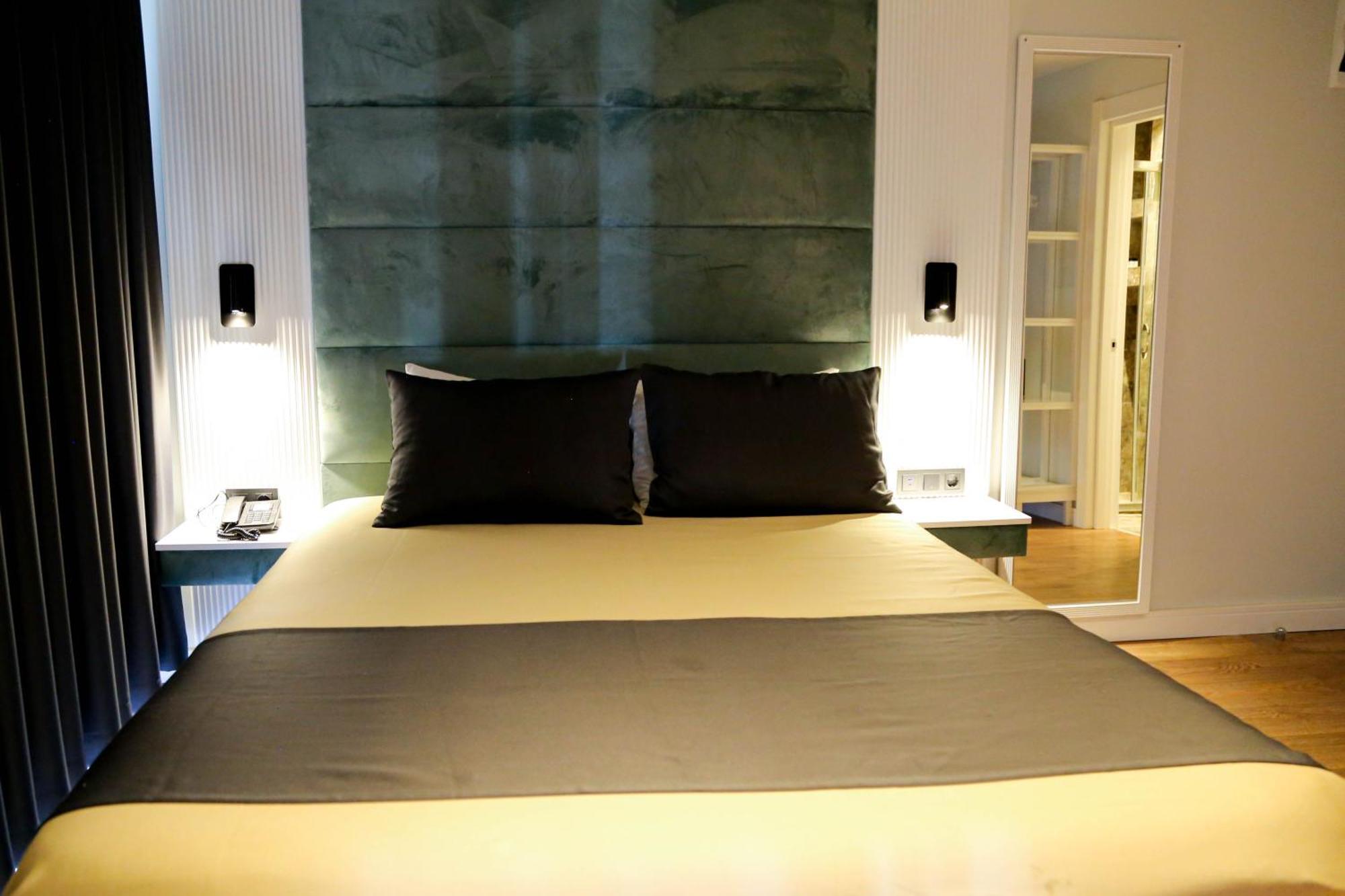 Axu Airport Hotel Arnavutkoy Extérieur photo A bedroom at the hotel