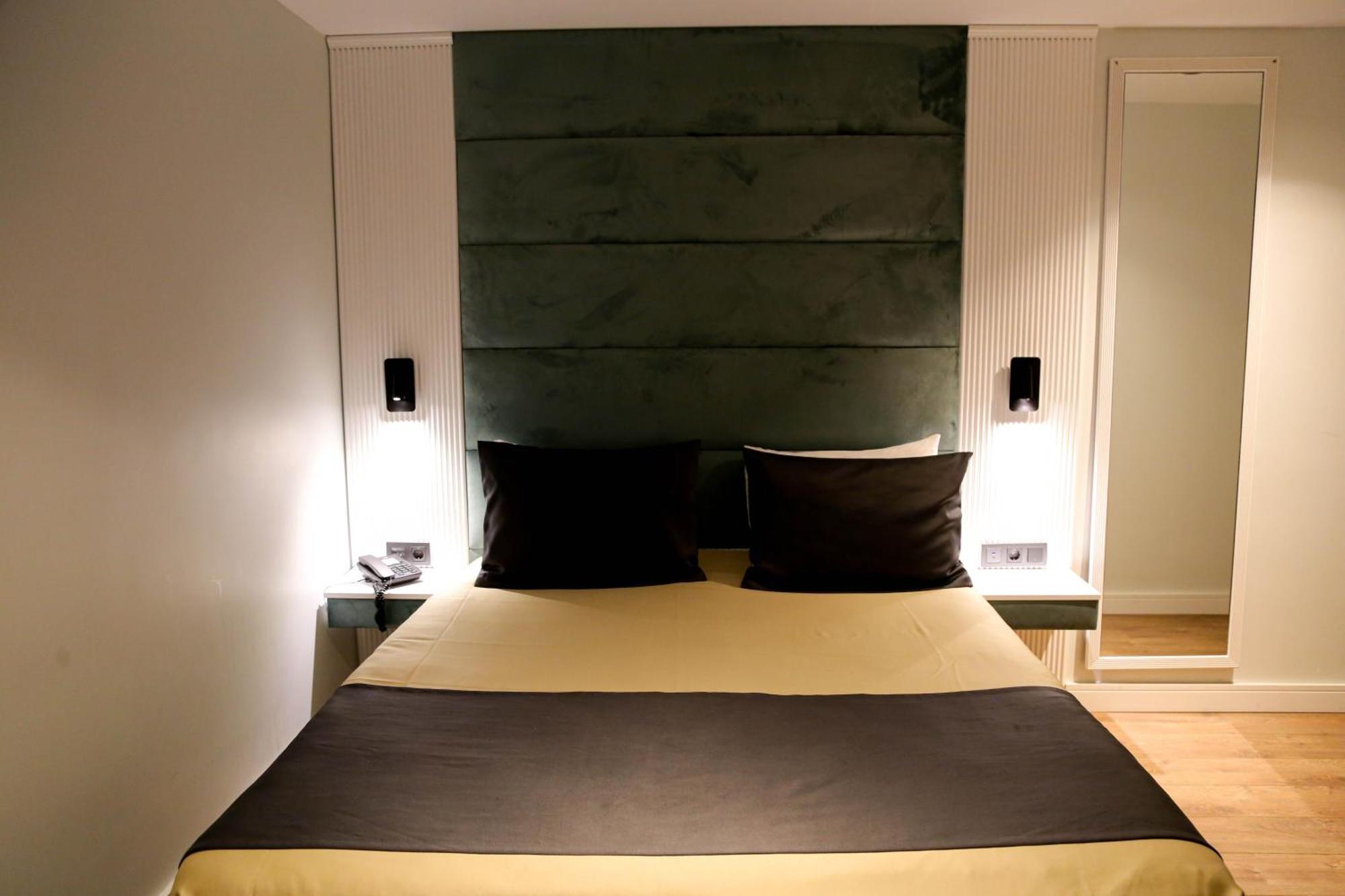 Axu Airport Hotel Arnavutkoy Extérieur photo A bedroom at the hotel
