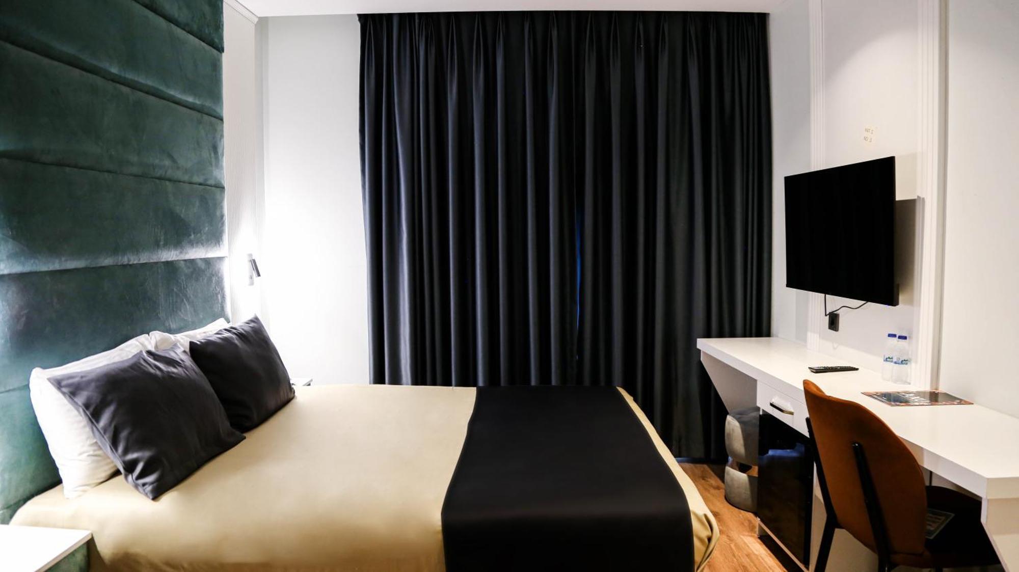 Axu Airport Hotel Arnavutkoy Extérieur photo A room at the hotel
